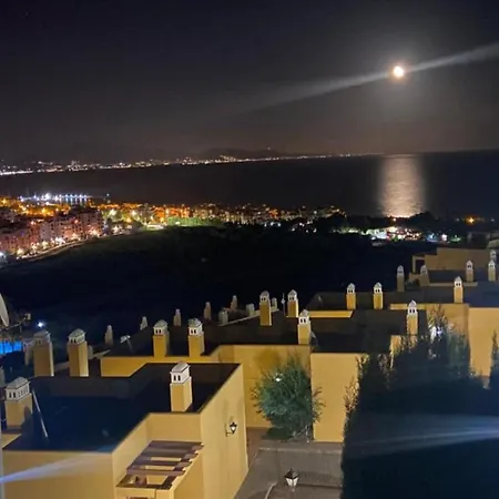 Sea View Apartment *