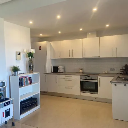 Sea View Apartment *