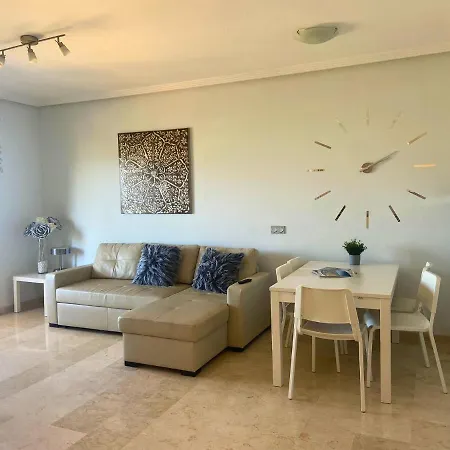 Sea View Apartment *